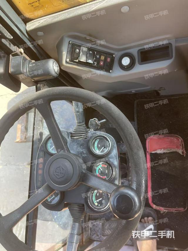 驾驶室整体（整机外观）