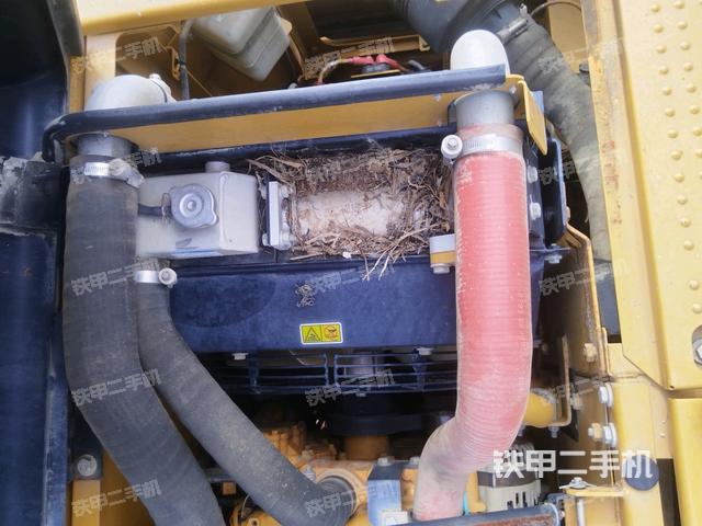 氣門(mén)室蓋螺絲特寫(xiě)（上車(chē)部件）