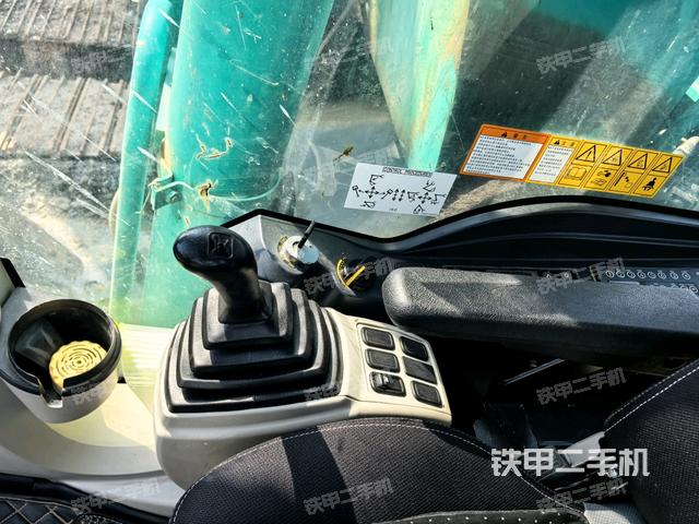 座椅右側(cè)控制臺(tái)/鑰匙門/油門/含右手柄（駕駛室部分）