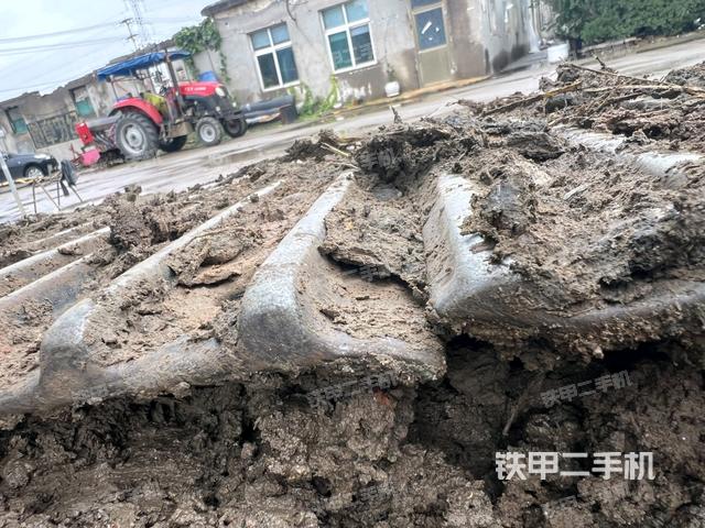 單側(cè)履帶整體（整機(jī)外觀）