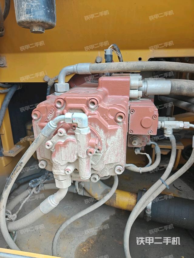 液壓泵艙室正面整體（整機(jī)外觀）