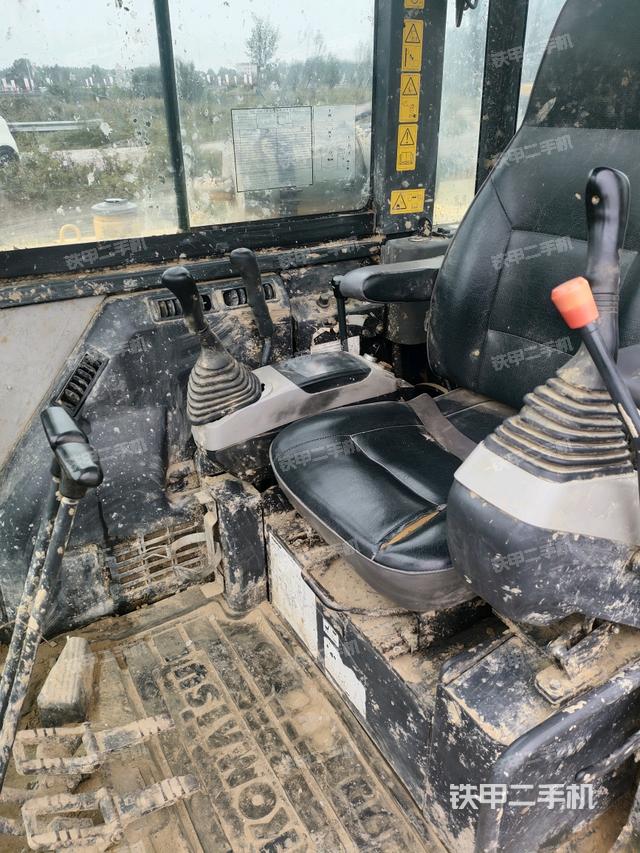 駕駛室頂部（整機外觀）