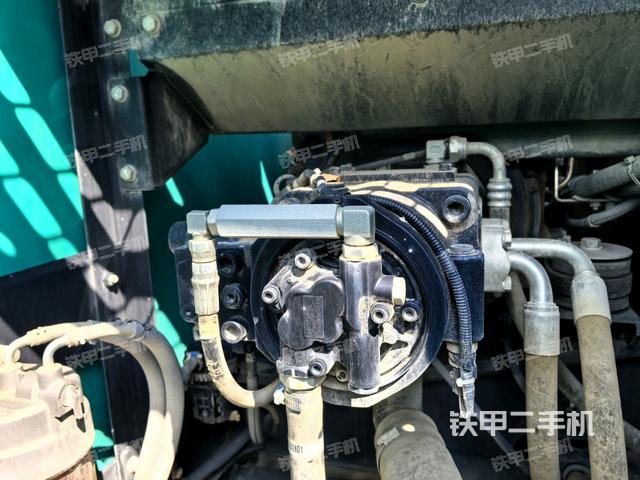 液壓泵斜45?左（大件艙室）