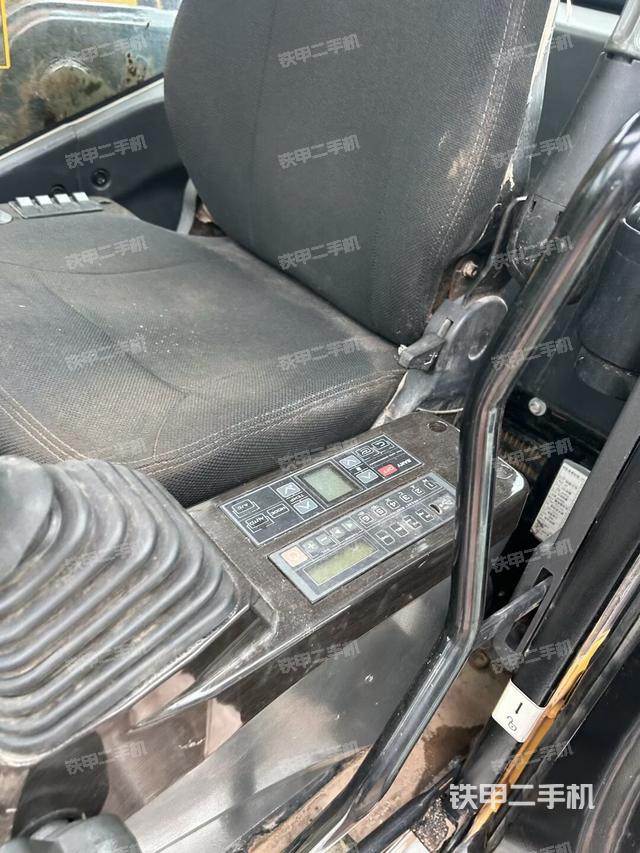 座椅右側(cè)控制臺/鑰匙門/油門/含右手柄（駕駛室部分）