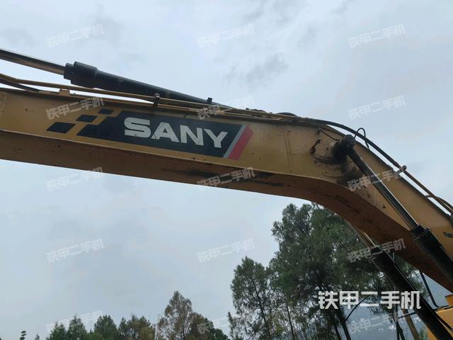 大臂整体 右侧(工作和回转装置) 大臂整体 右侧(工作和回转装置)