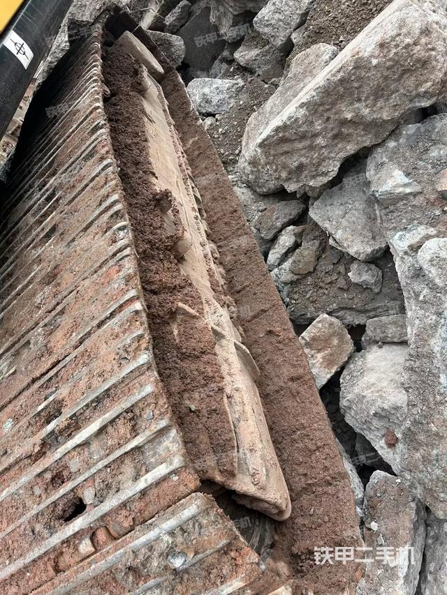 左驅(qū)動輪（行走機構(gòu)）