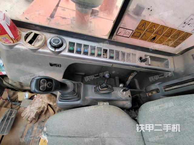 座椅左側(cè)控制臺(tái)/音響/含左手柄（駕駛室部分）