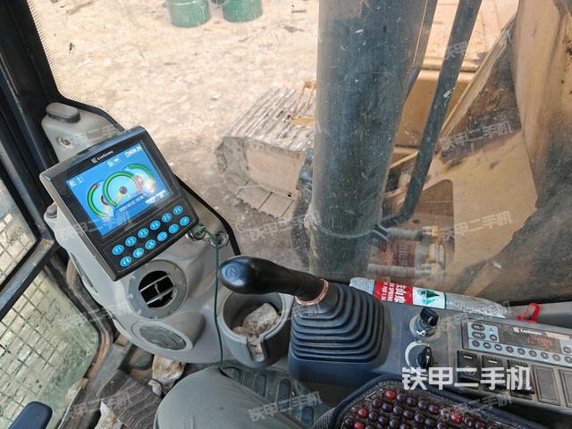 座椅左側(cè)控制臺/音響/含左手柄（駕駛室部分）