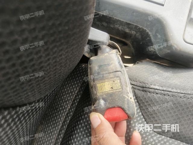 左后方玻璃角標(biāo)（駕駛室部分）