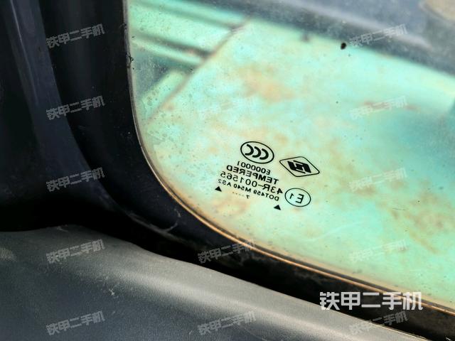 后窗玻璃角标（驾驶室部分）