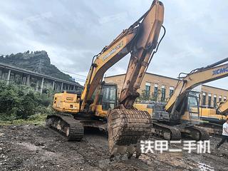 龙工LG6240E挖掘机实拍图片