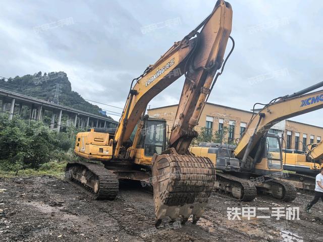 龍工LG6240E挖掘機(jī)