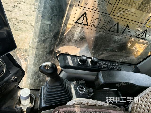 座椅右側(cè)控制臺(tái)/鑰匙門/油門/含右手柄（駕駛室部分）