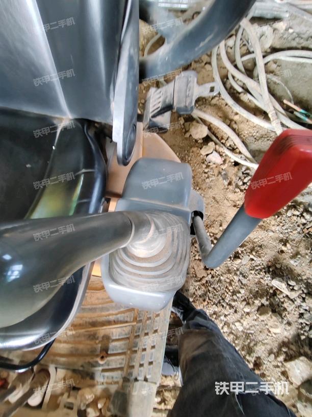 座椅右側(cè)控制臺/鑰匙門/油門/含右手柄（駕駛室部分）