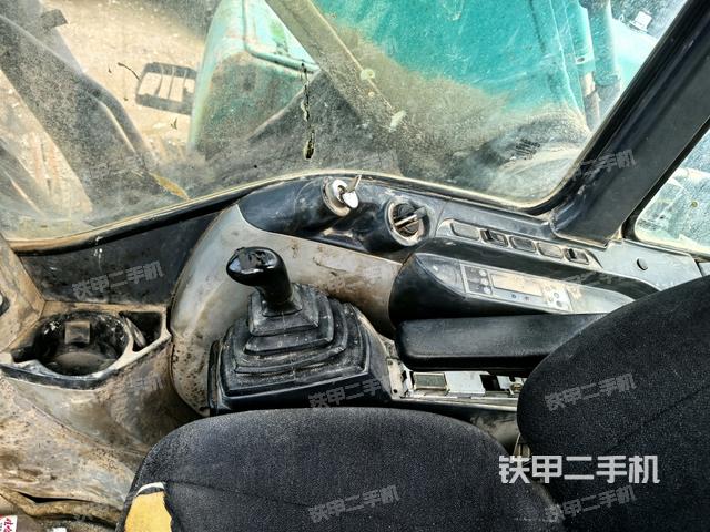 座椅左側(cè)控制臺(tái)/音響/含左手柄（駕駛室部分）