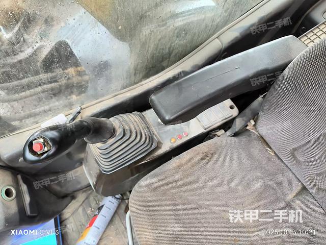 座椅右側(cè)控制臺/鑰匙門/油門/含右手柄（駕駛室部分）