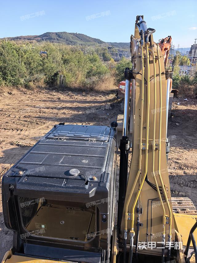 驾驶室顶部（整机外观）