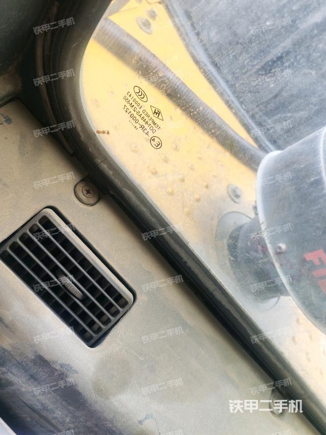 駕駛室左后45度（駕駛室部分）