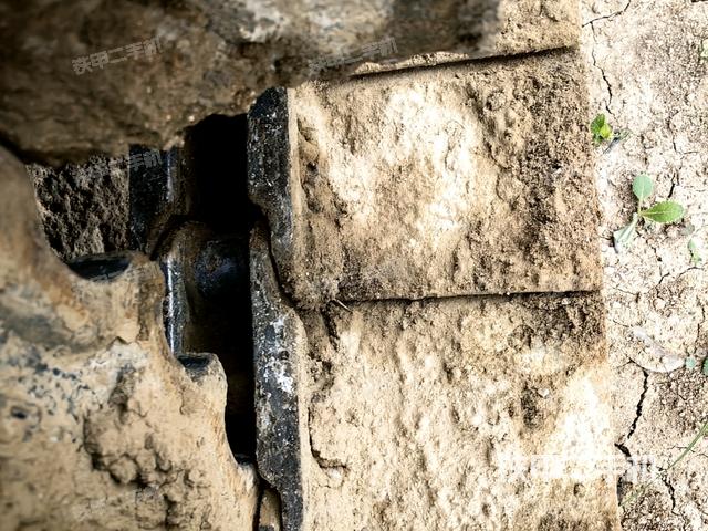 左驅(qū)動(dòng)輪（行走機(jī)構(gòu)）