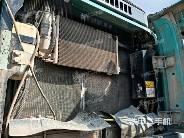 散熱器正面(大件艙室) 散熱器正面(大件艙室)