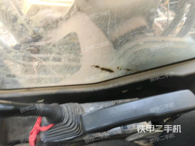 座椅左侧控制台/音响/含左手柄(驾驶室部分) 座椅左侧控制台/音响/含左手柄(驾驶室部分)