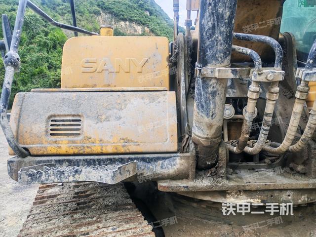 轉(zhuǎn)盤(pán)和下車架正前（工作和回轉(zhuǎn)裝置）