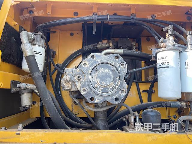 液壓泵艙室正面整體（整機(jī)外觀）