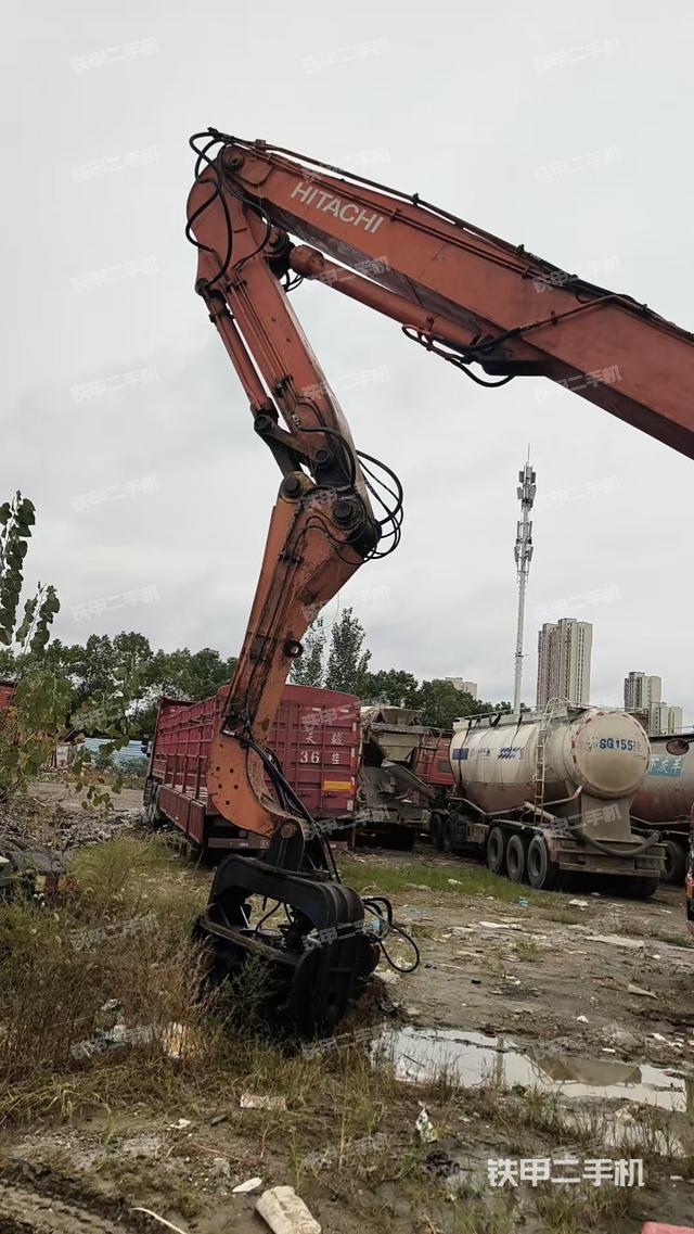 回转马达和主控阀（整机外观）