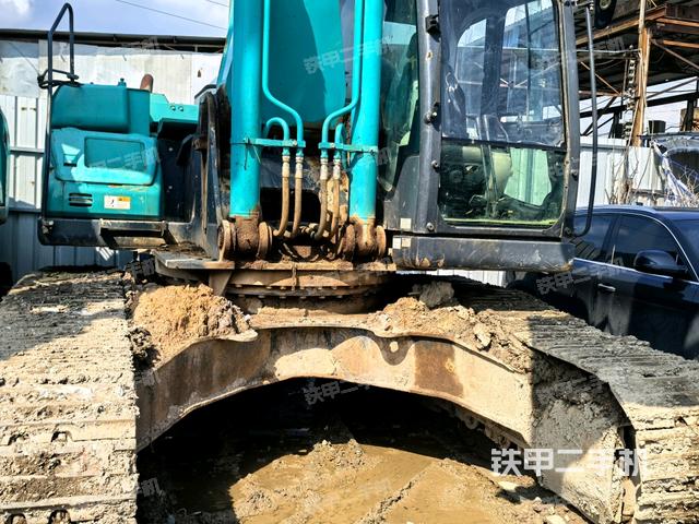 大臂油缸整体 竖拍（工作和回转装置）