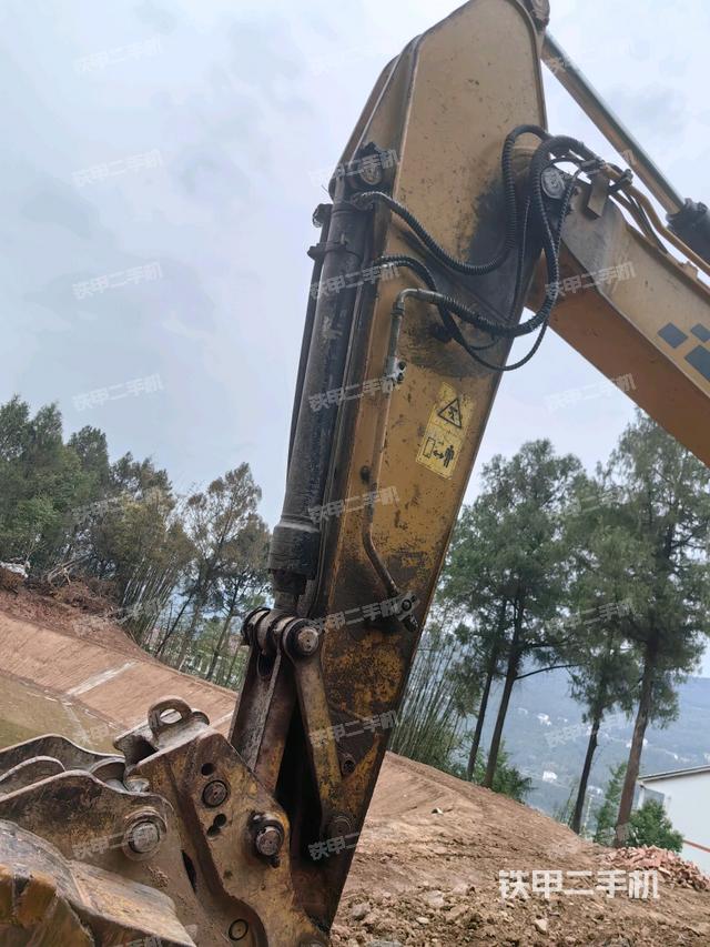 小臂整体左后(工作和回转装置) 小臂整体左后(工作和回转装置)