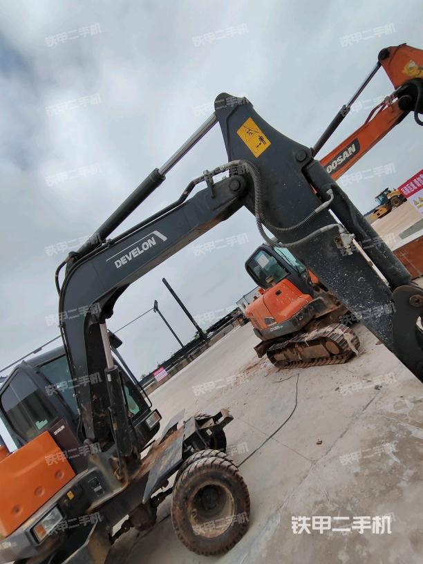 小臂整體右前（工作和回轉(zhuǎn)裝置）