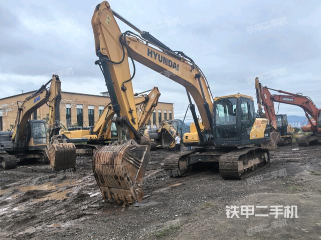 現(xiàn)代R215VS挖掘機(jī)