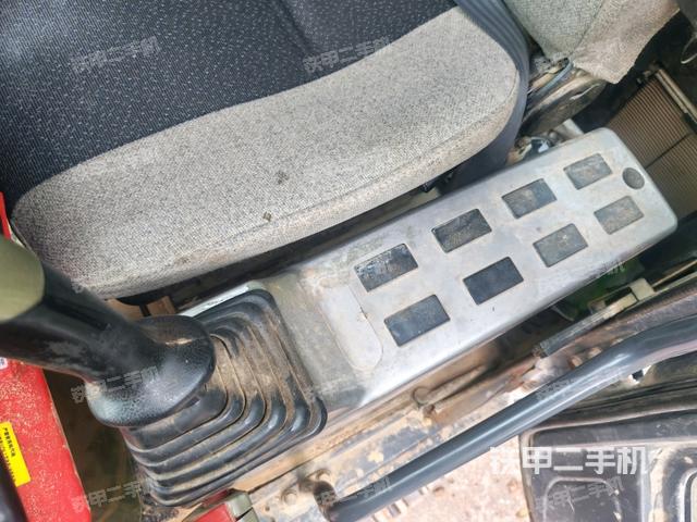 座椅左侧控制台/音响/含左手柄（驾驶室部分）