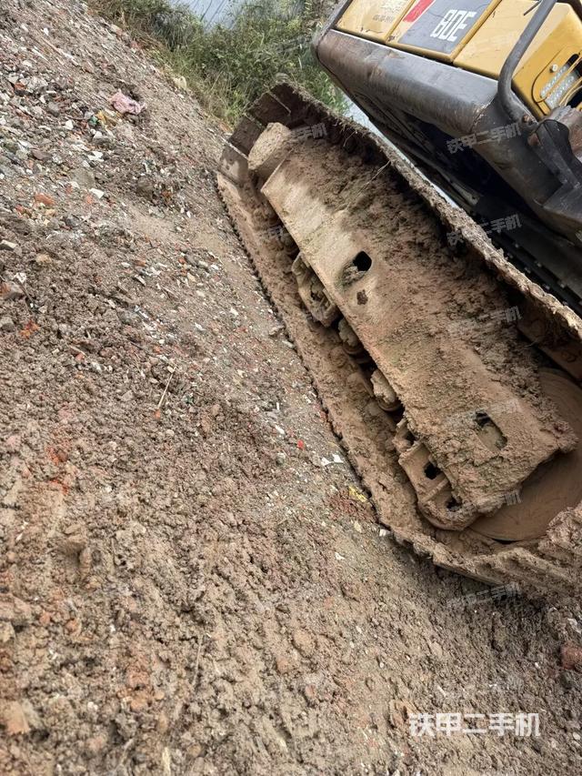 單側(cè)履帶整體（整機(jī)外觀）