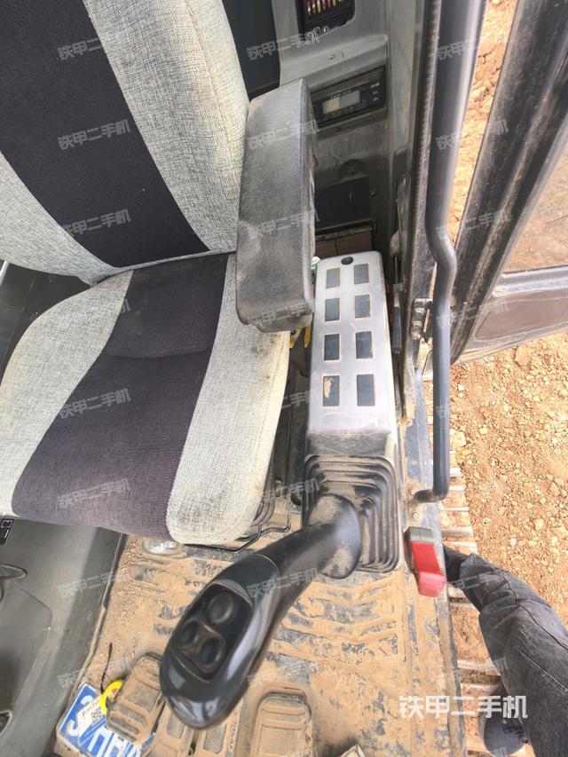 座椅左側控制臺/音響/含左手柄（駕駛室部分）