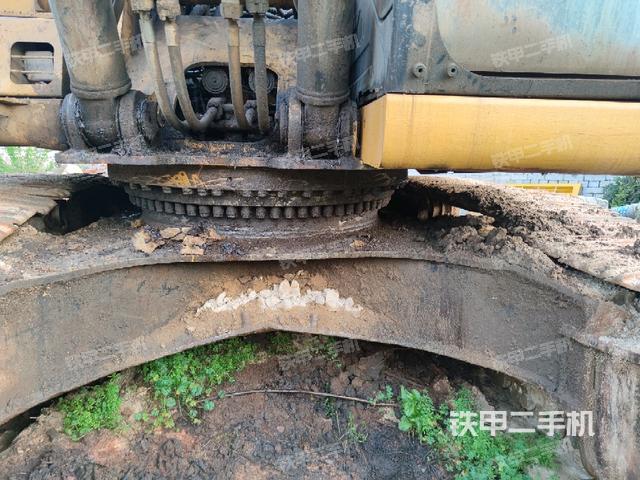 轉(zhuǎn)盤和下車架正前（工作和回轉(zhuǎn)裝置）