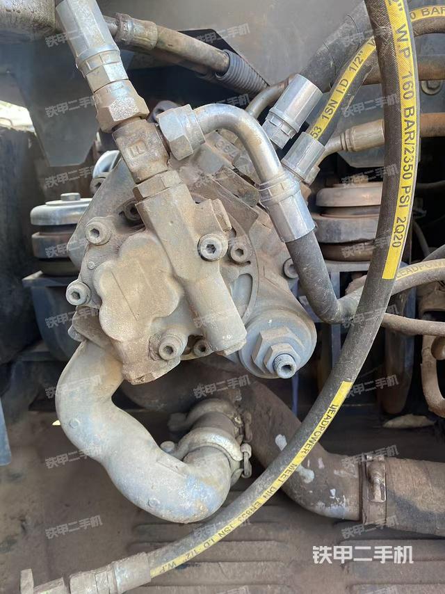 液壓泵艙室正面整體（整機(jī)外觀）