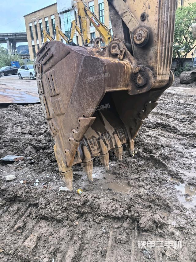 小臂整体左后（工作和回转装置）