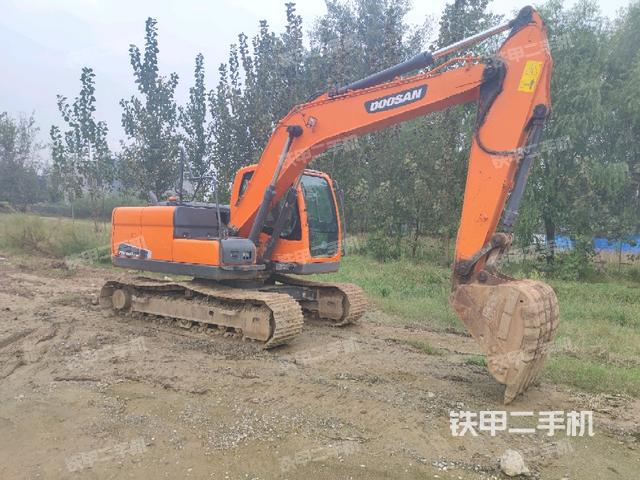 駕駛室整體（整機外觀）