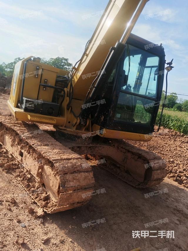 轉(zhuǎn)盤和下車架正前（工作和回轉(zhuǎn)裝置）