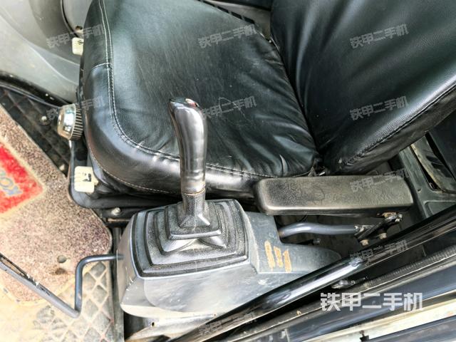 座椅左侧控制台/音响/含左手柄（驾驶室部分）