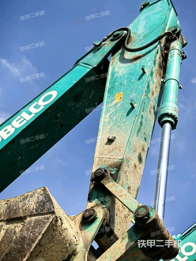 大臂油缸整體?豎拍（工作和回轉(zhuǎn)裝置）