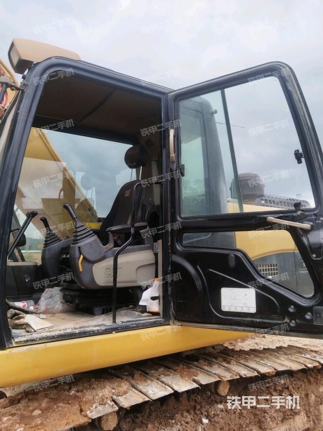 左后方玻璃角標(biāo)（駕駛室部分）