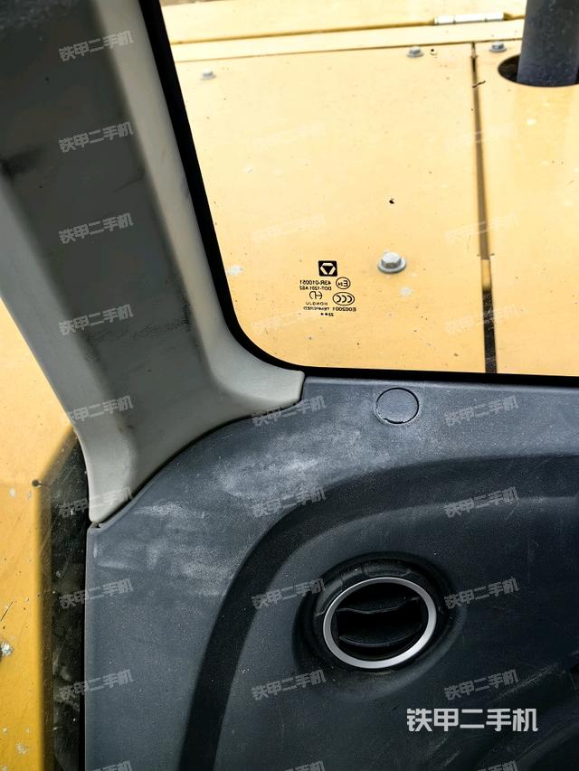 后窗玻璃角標(biāo)（駕駛室部分）