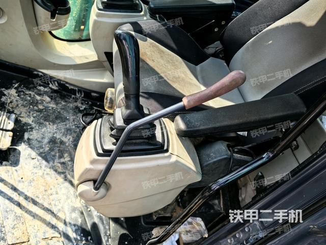 座椅左侧控制台/音响/含左手柄（驾驶室部分）