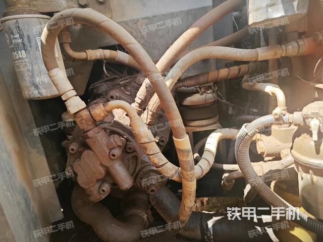 液壓泵艙室正面整體（整機(jī)外觀）