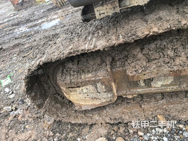 右驅(qū)動輪（行走機構(gòu)）