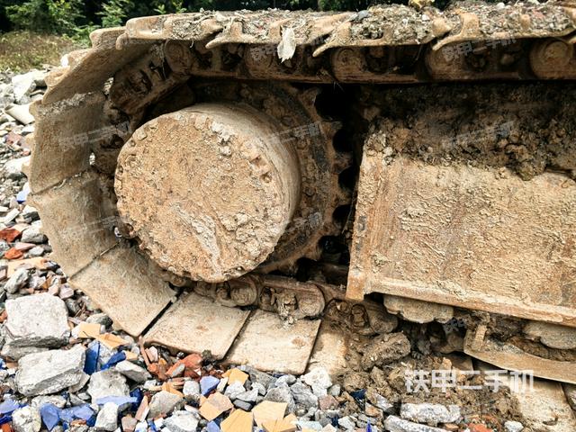 左驅(qū)動輪（行走機構(gòu)）