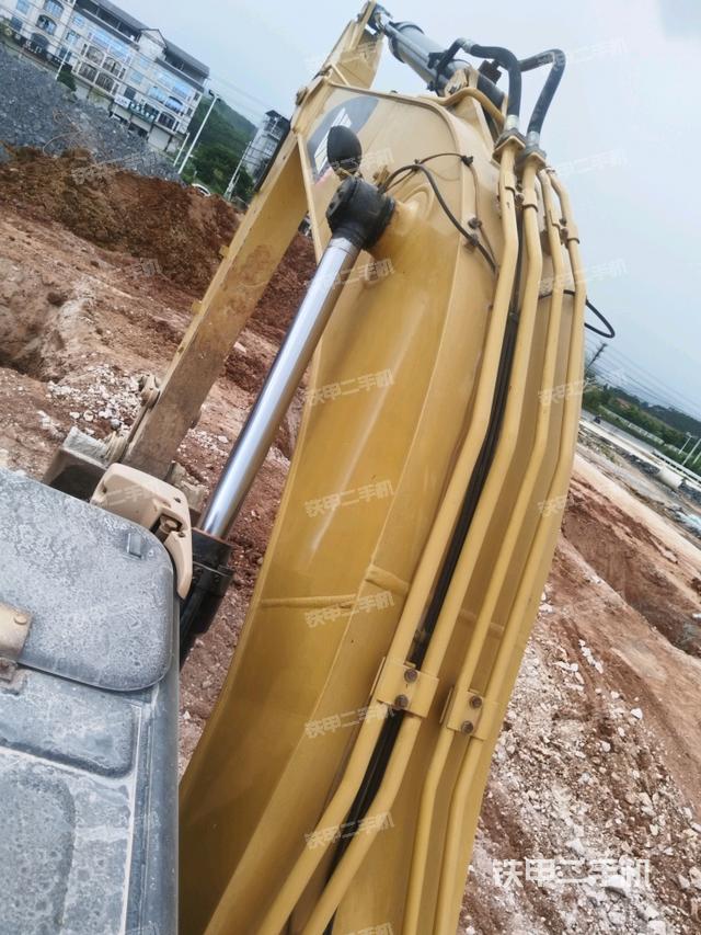 大臂背部俯視（工作和回轉(zhuǎn)裝置）