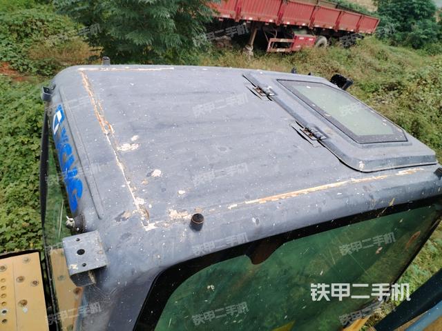 駕駛室頂部（整機外觀）